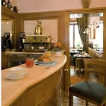 Joli Hotel 3*
