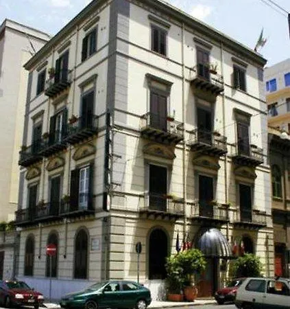 Joli Hotel