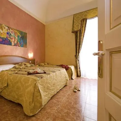 Joli 3*