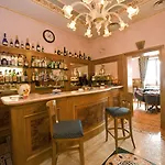 Joli Otel