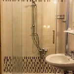Joli Otel