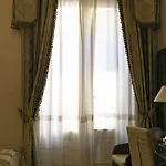 Joli Otel