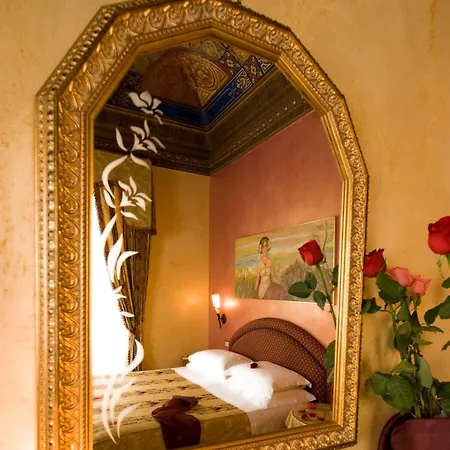 Joli Hotel
