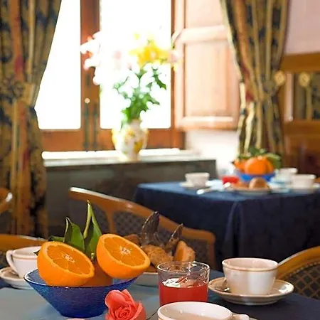Hotel Joli