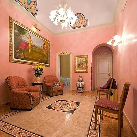 Joli Hotel
