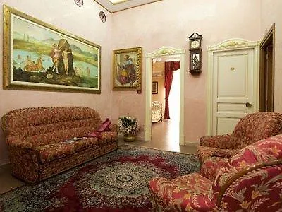 Joli Hotel