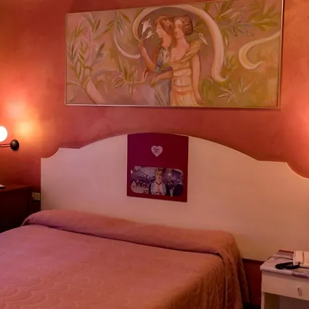 Joli Hotel