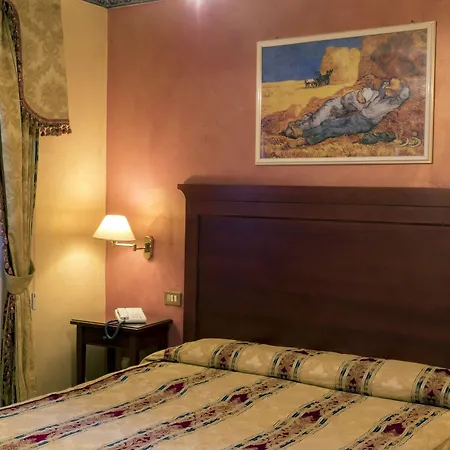 Joli Hotel