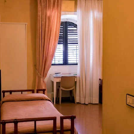 Joli Ξενοδοχείο