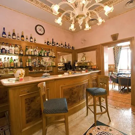Hotel Joli
