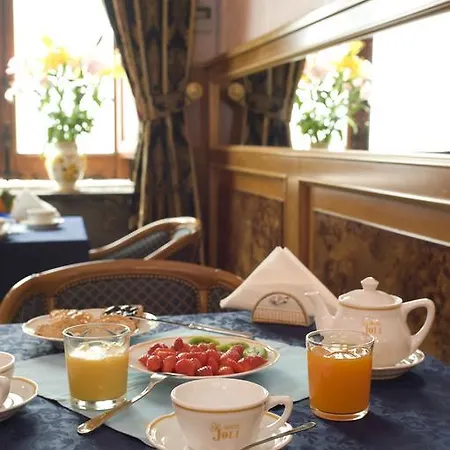 Joli Hotel 3*